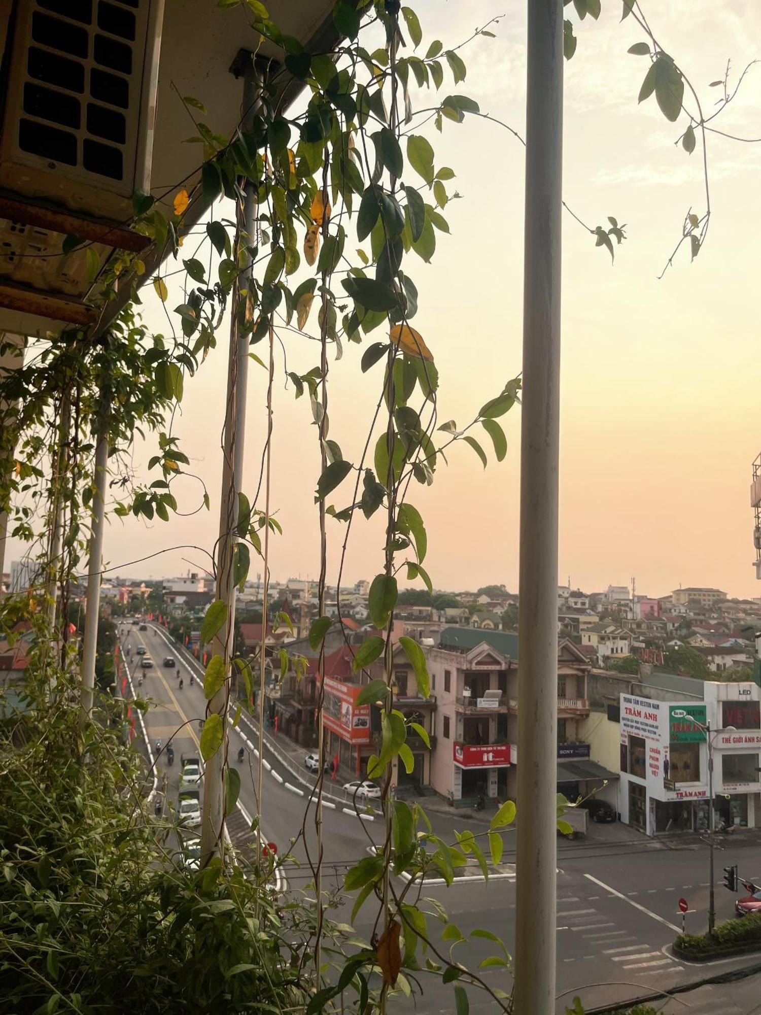 Отель Khach San Hoa Binh Quang Tri Dong Ha Экстерьер фото